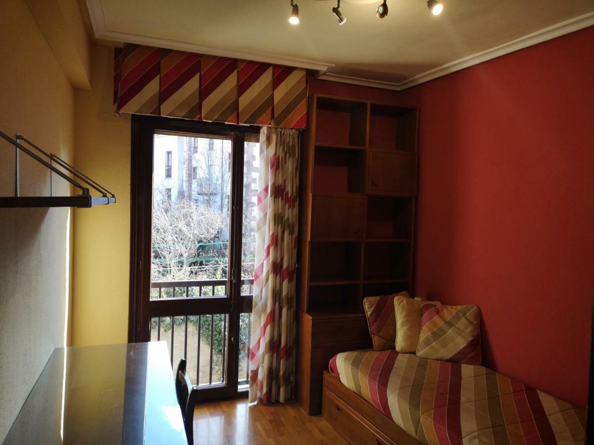 Apartamento Gallarza Con Parking エスカライ エクステリア 写真